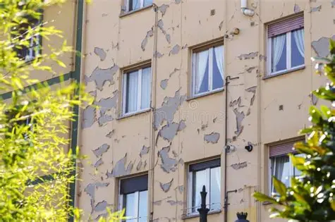 Pourquoi l’humidité apparaît dans une maison ?Humidité dans la maison : causes, risques et solutions durables (Guide 2026)Pourquoi l’humidité apparaît dans une maison ?